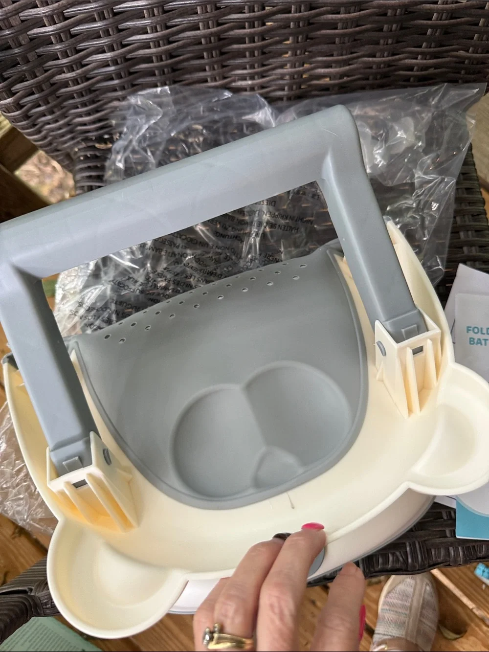 New in box Foldable Baby Bath Support with silicone